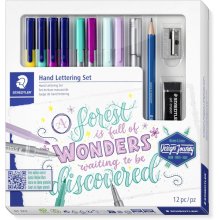 Staedtler Hand Lettering Set Design Journey Pack con 4 Rotuladores Triplus Color, 2 Triplus Fineliner, 2 Triplus Textsurfer, Rotulador Metalizado Plata, Lapiz Mars Lumograph, Borrador Artistico y Afilalapices