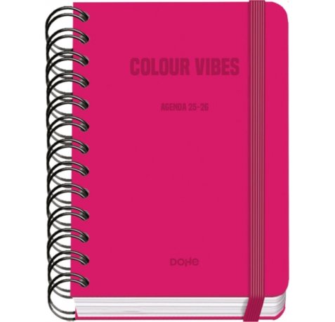 Dohe Colour Vibes Agenda Escolar 25/26 Espiral Wire?o A6 - Dia Pagina - Papel 80g/m2 - 4 Hojas de Pegatinas - Cubierta de Carton Plastificado - Cierre con Goma Elastica - Color Rosa